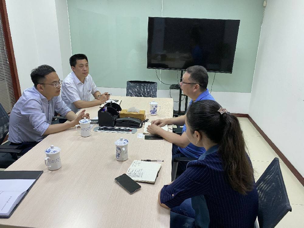 无锡市工信局领导来大连石俊制药科技有限公司科技开展“三联三解”活动